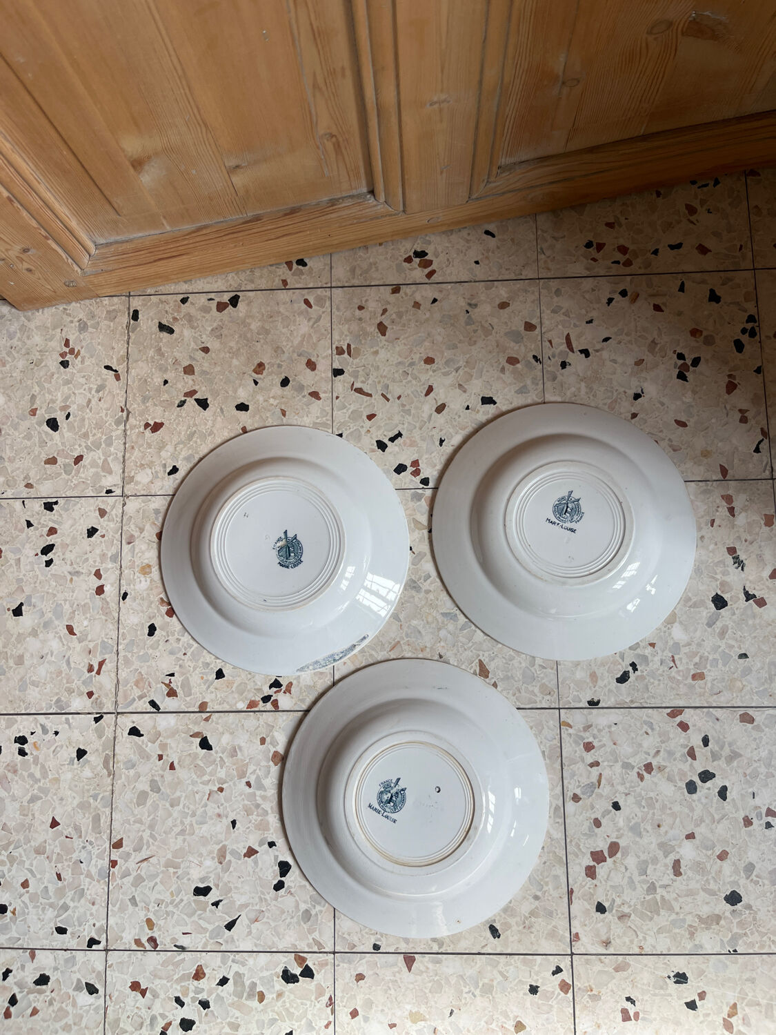 3 deep plates Terre de Fer