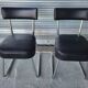 Paire de chaises bureau skaï noir et chrome vintage en très bon état