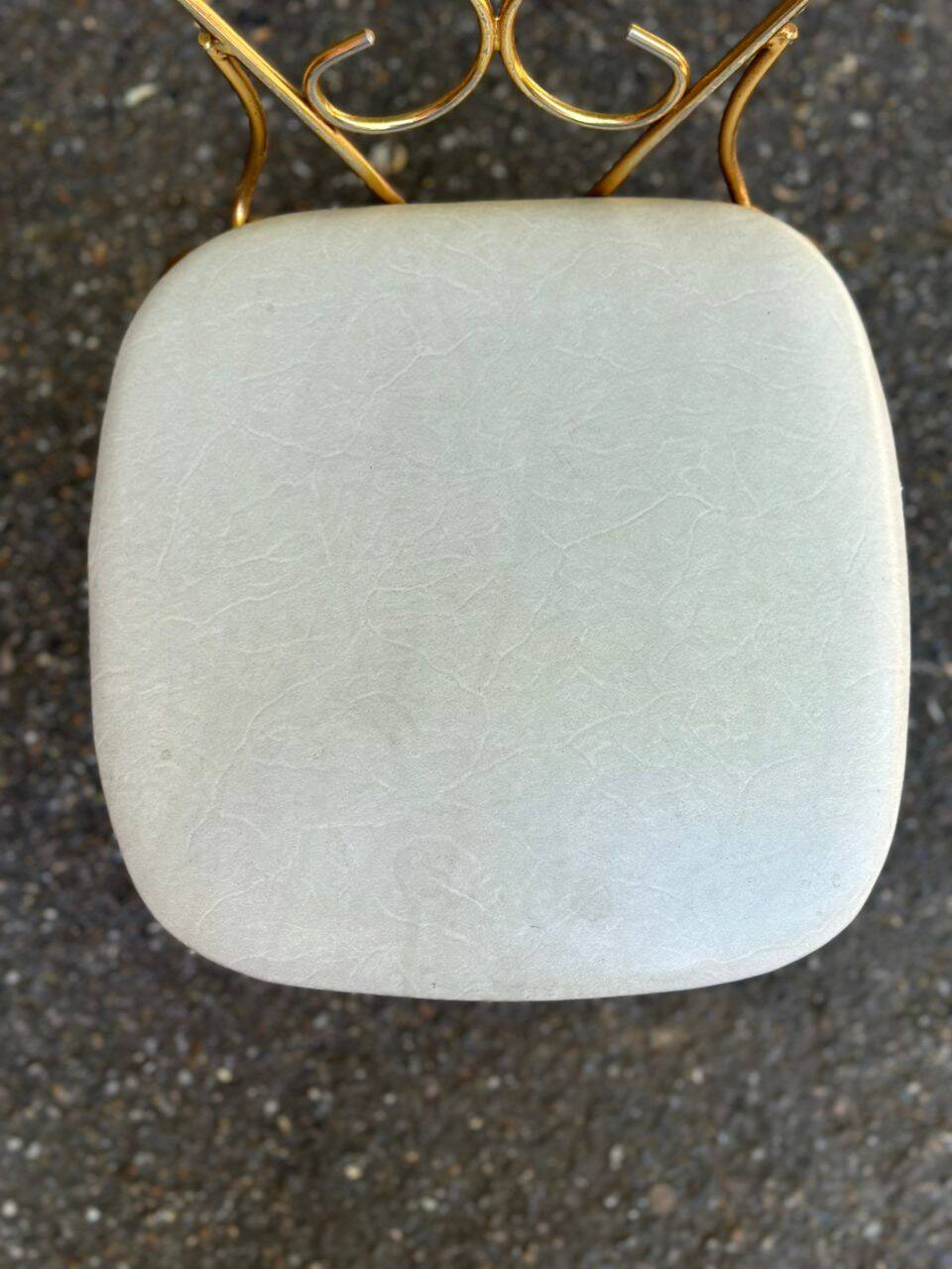 Vintage heart chair from the 1950s Hollywood Regency in gold metal.