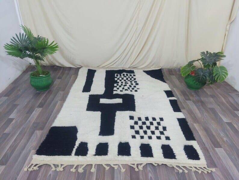 Handmade pure wool rug, size 150 x 250 cm.