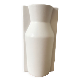 Vase blanc géométrique