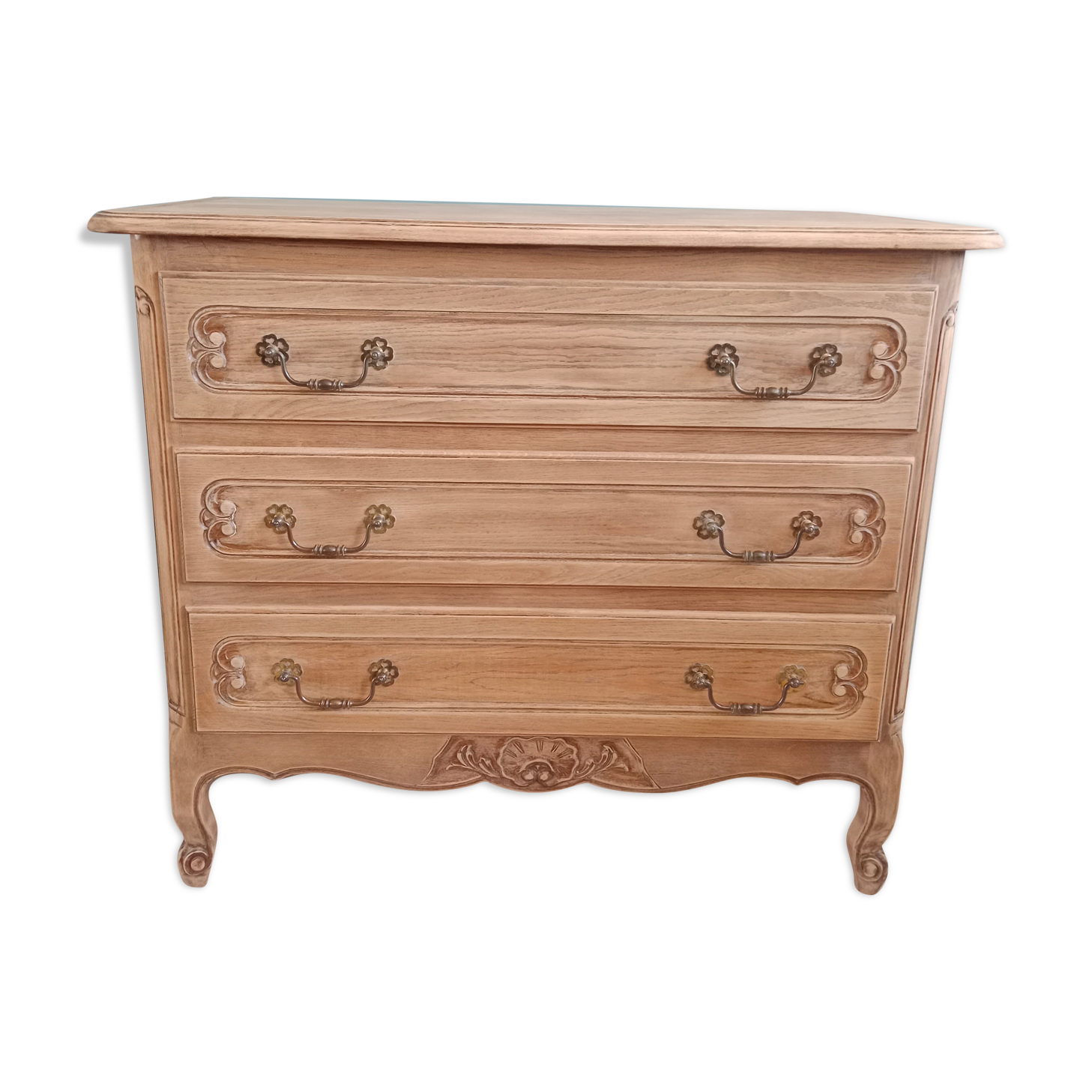 Oak chest of drawers