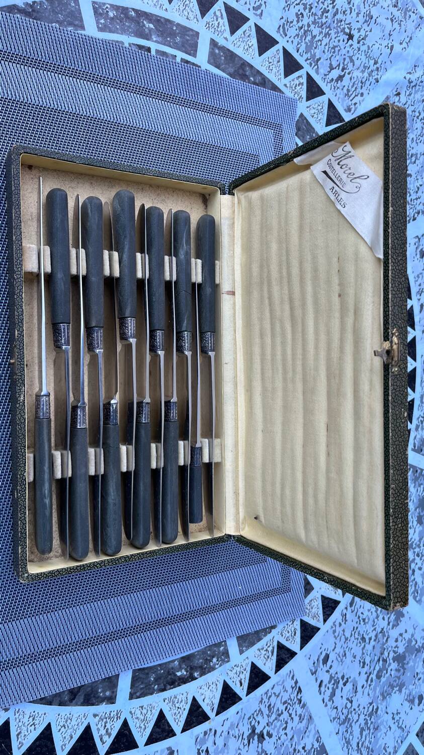 Coffret  12 couteaux  vintage  Morel à Arles