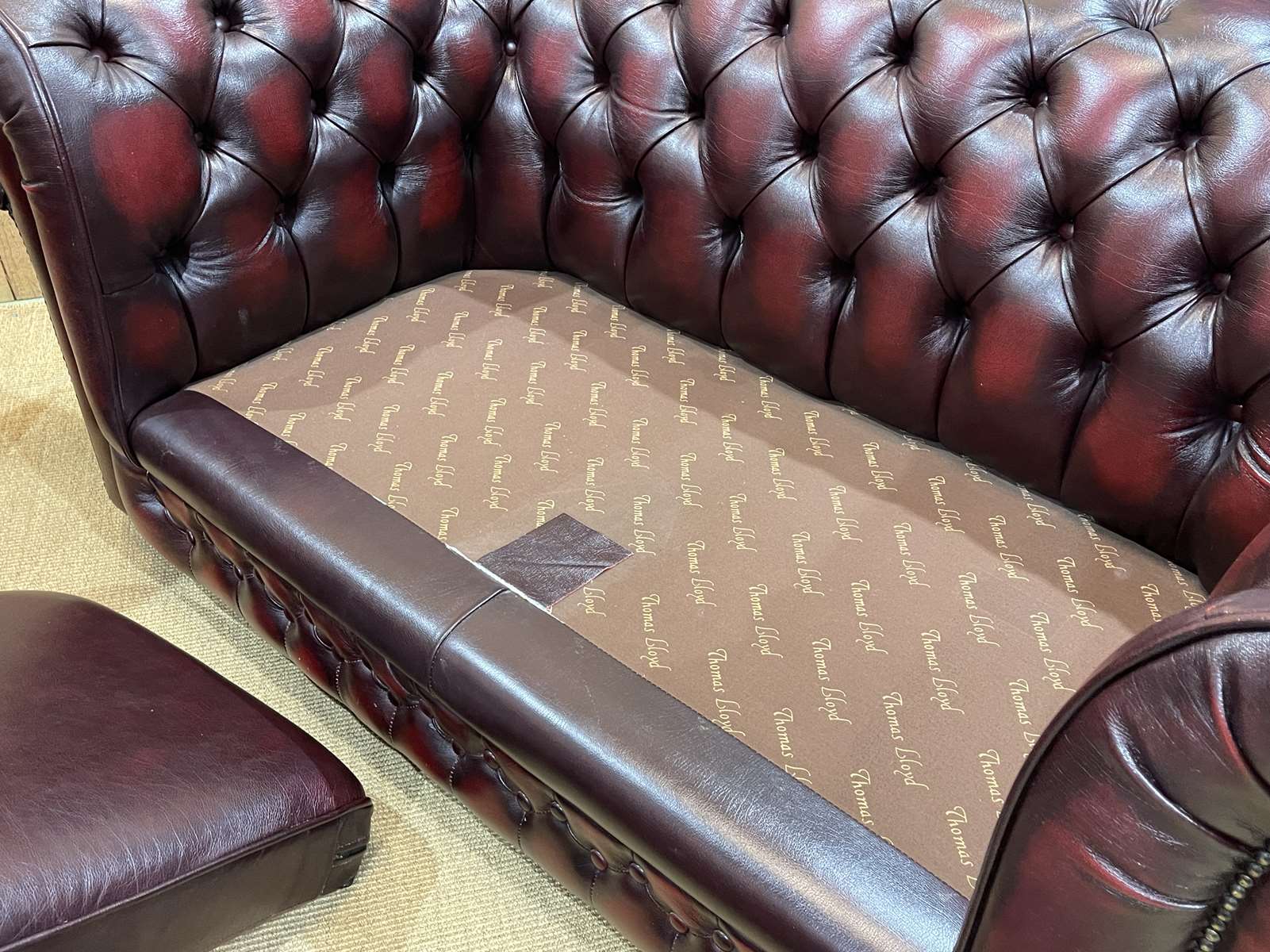 Pair of 2-seater leather Chesterfield sofas from the 1990s by Thomas LLOYD
