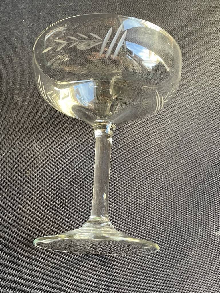 6 Champagne glasses – Cut crystal