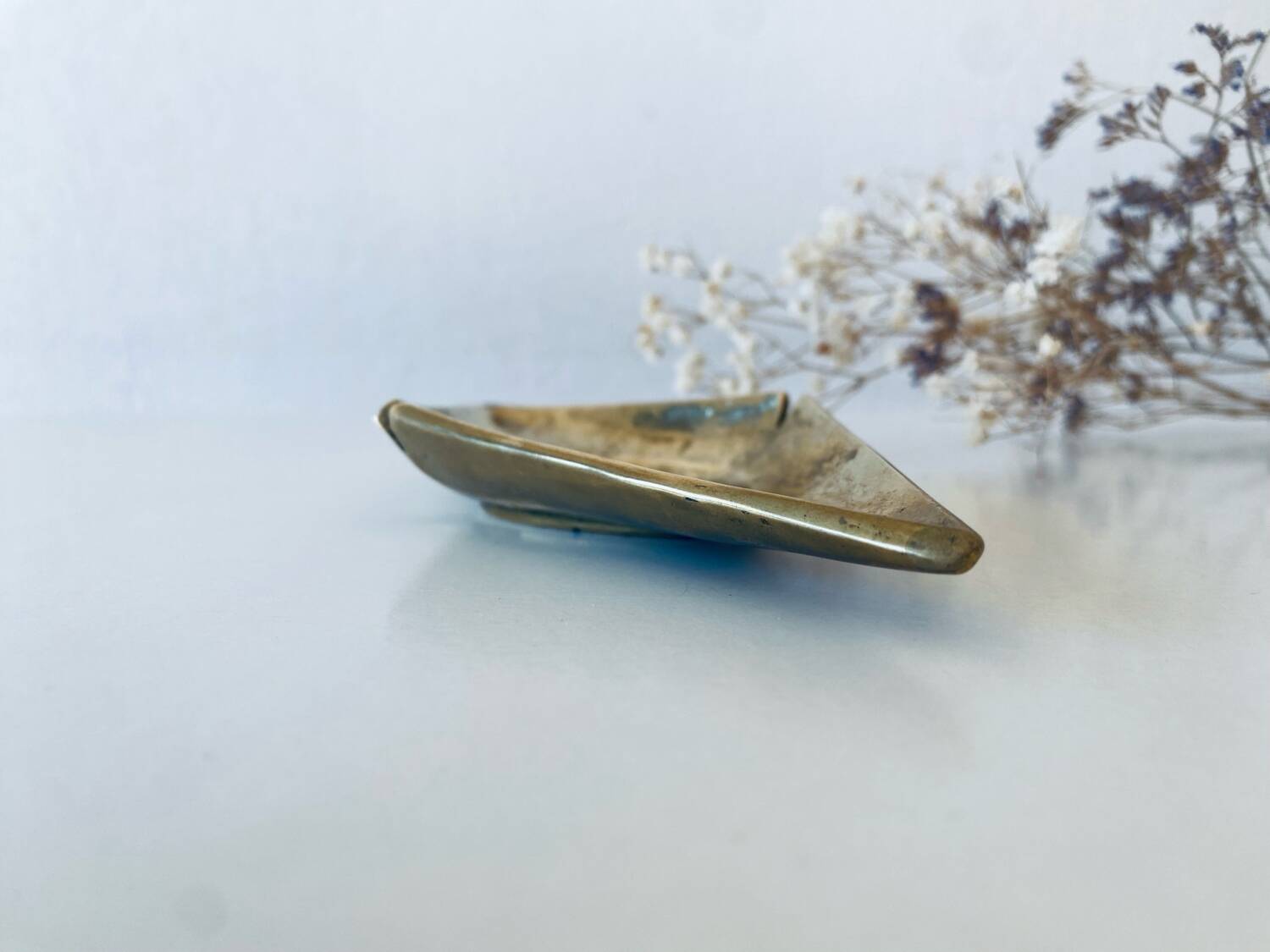 Ashtray or empty pocket diamond design