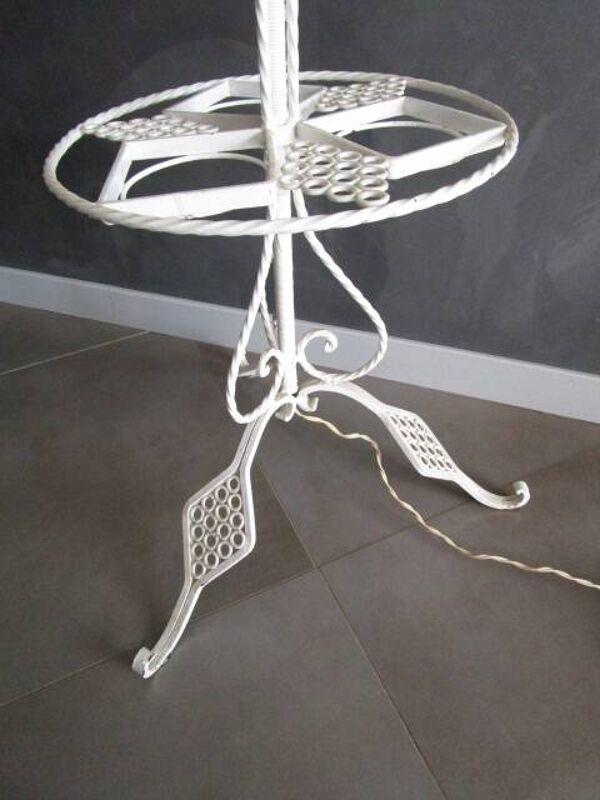 Lampadaire porte-plantes ancien en fer forgé blanc