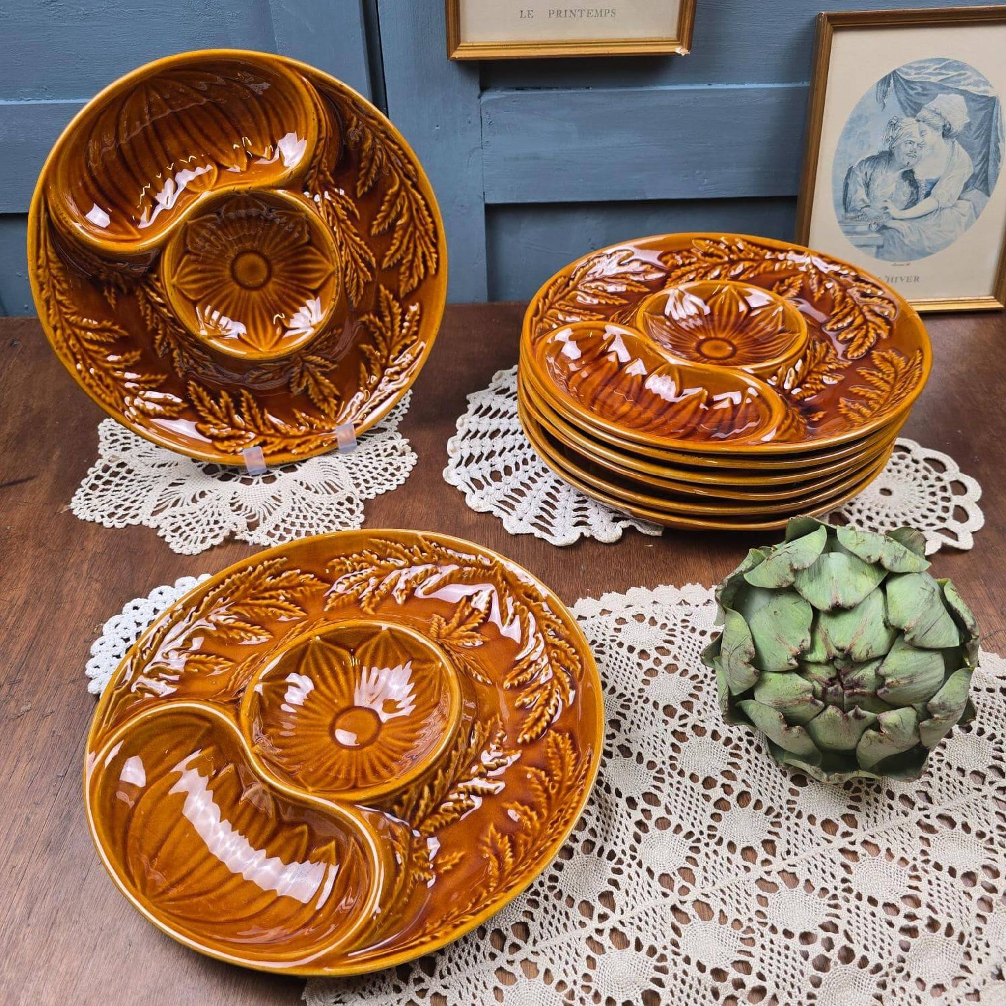 Set of 8 vintage Sicla Portugal slip artichoke plates