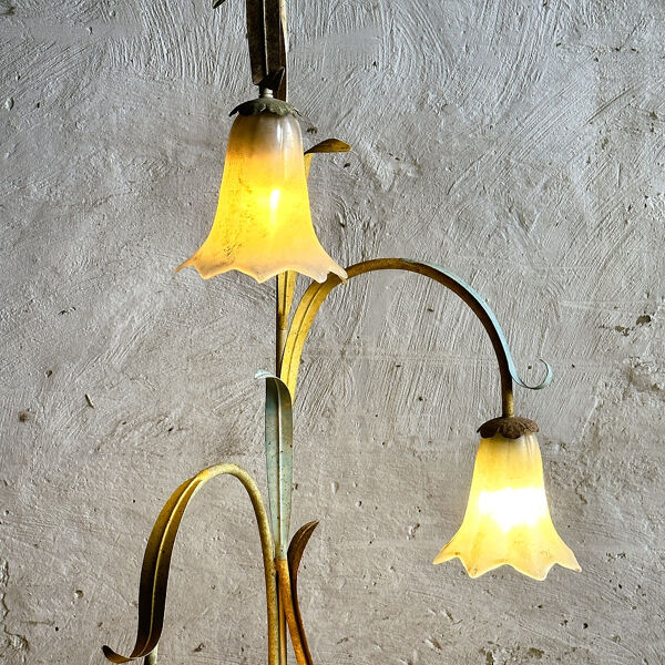 Lampadaire floral élégant en tôle d'acier avec pendentifs en verre, milieu du siècle, France 1980