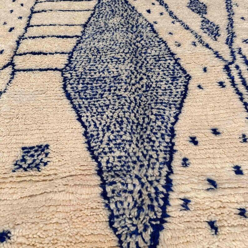 Azilal rug made of pure natural wool, handwoven, traditional, 150/250 cm.