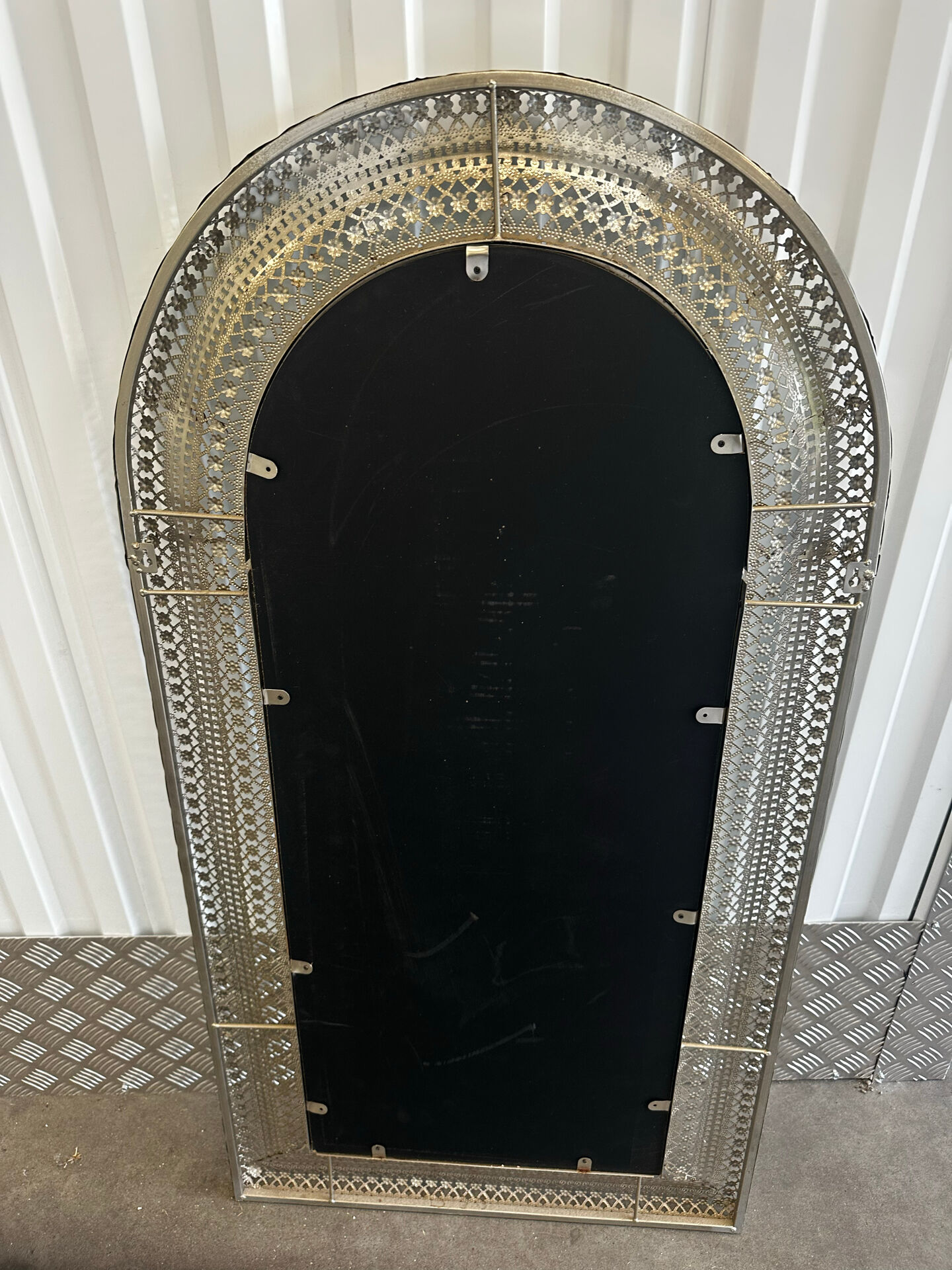 Large oriental mirror in pierced metal - H 116 cm
