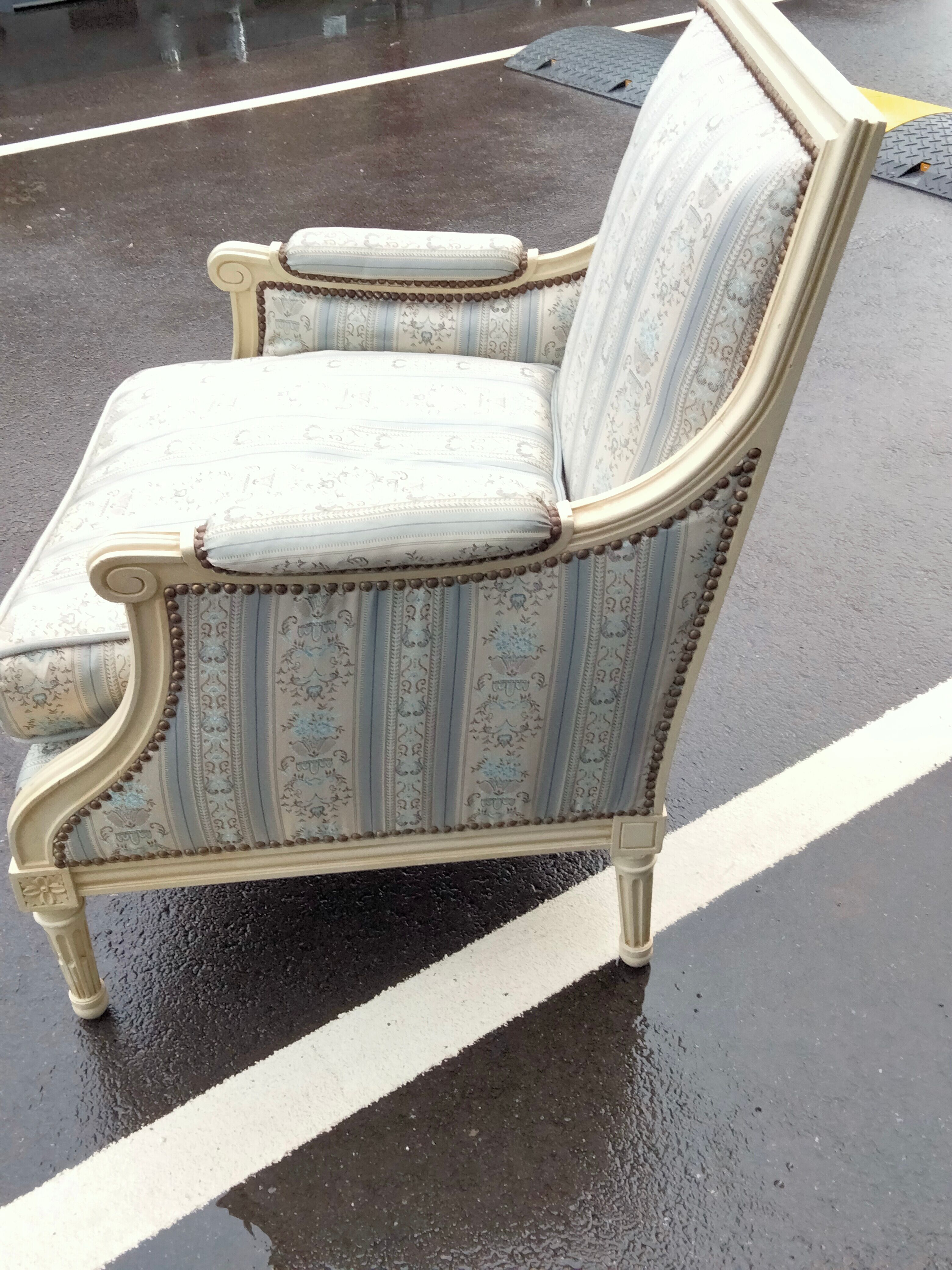 Paire de bergères fauteuils ancien style louis xvi vintage