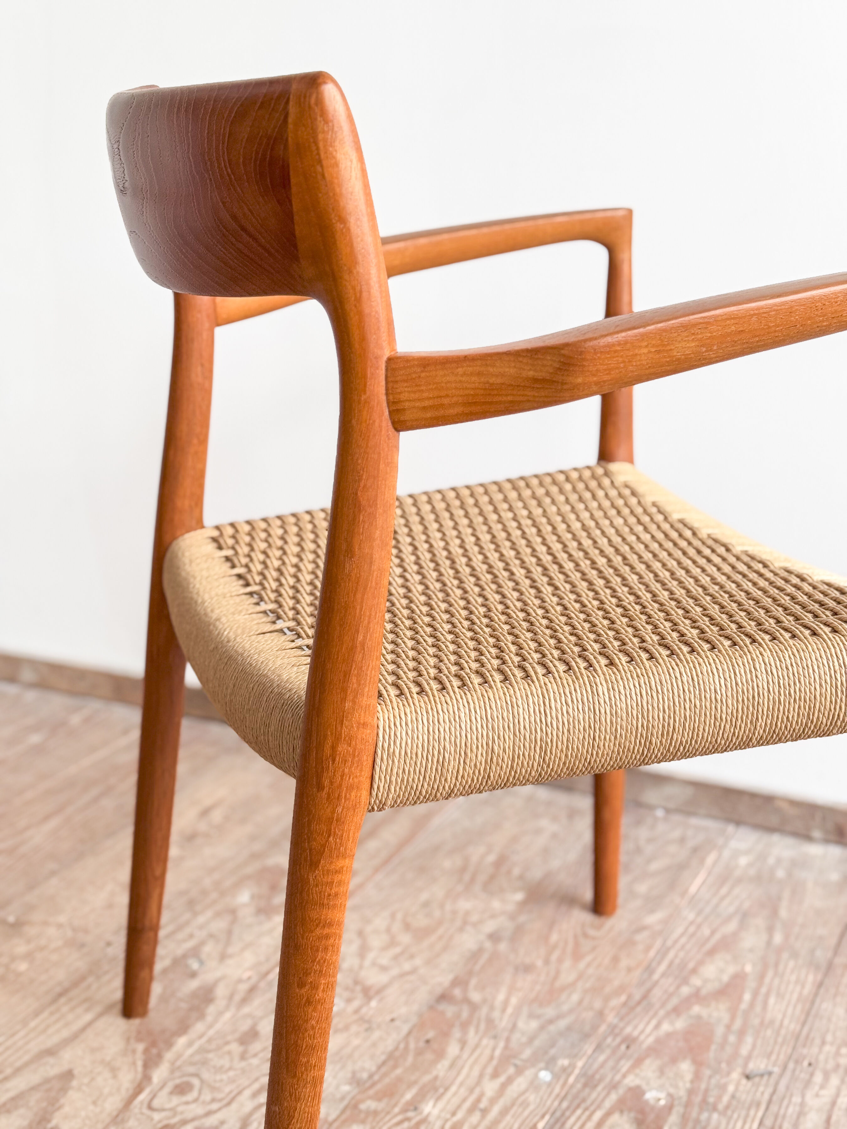 Paire de chaises de salle à manger modèle 57 par Niels O. Møller en teck