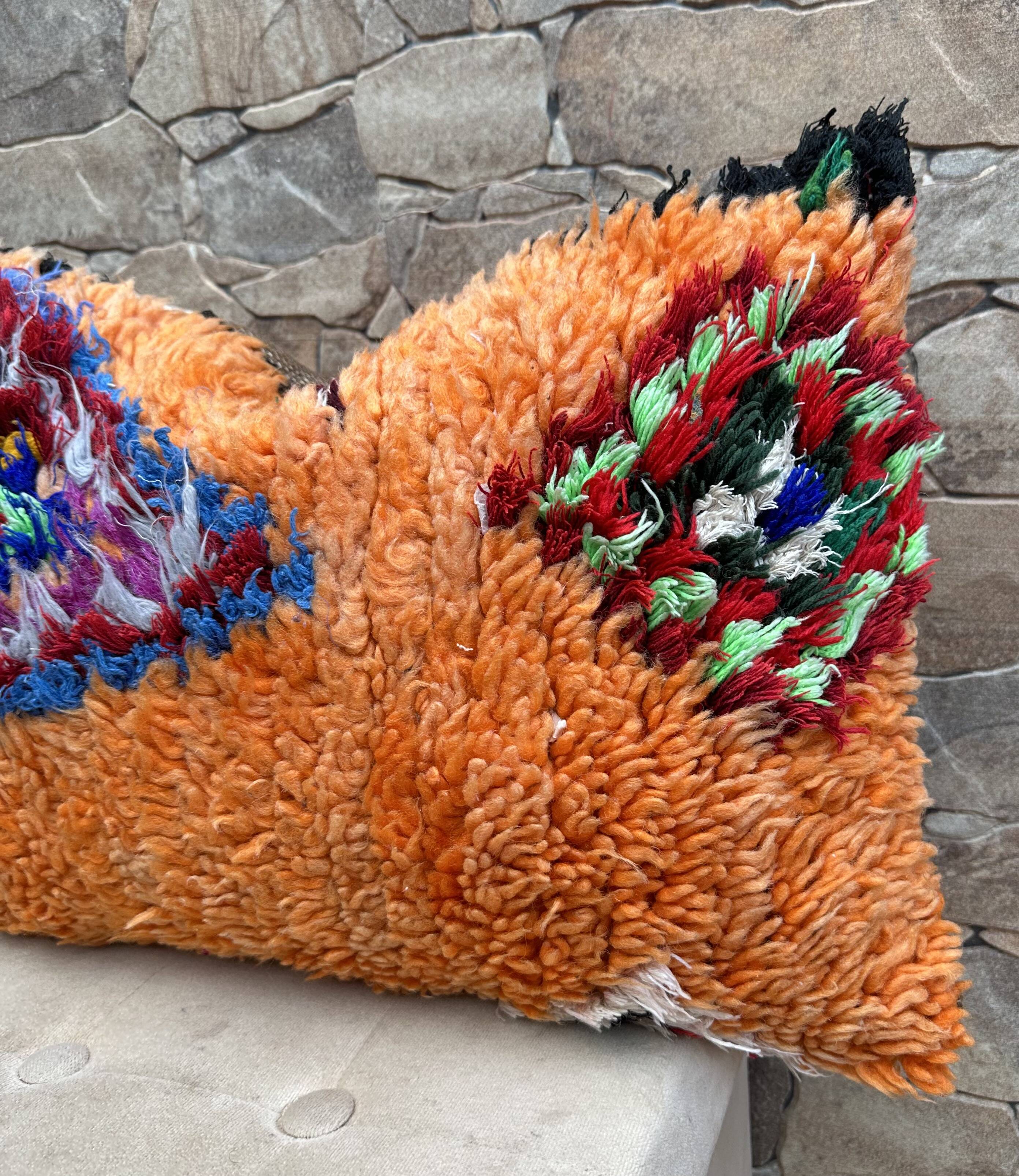 Vintage Berber Kilim cushion cover: Moroccan wool cushion.