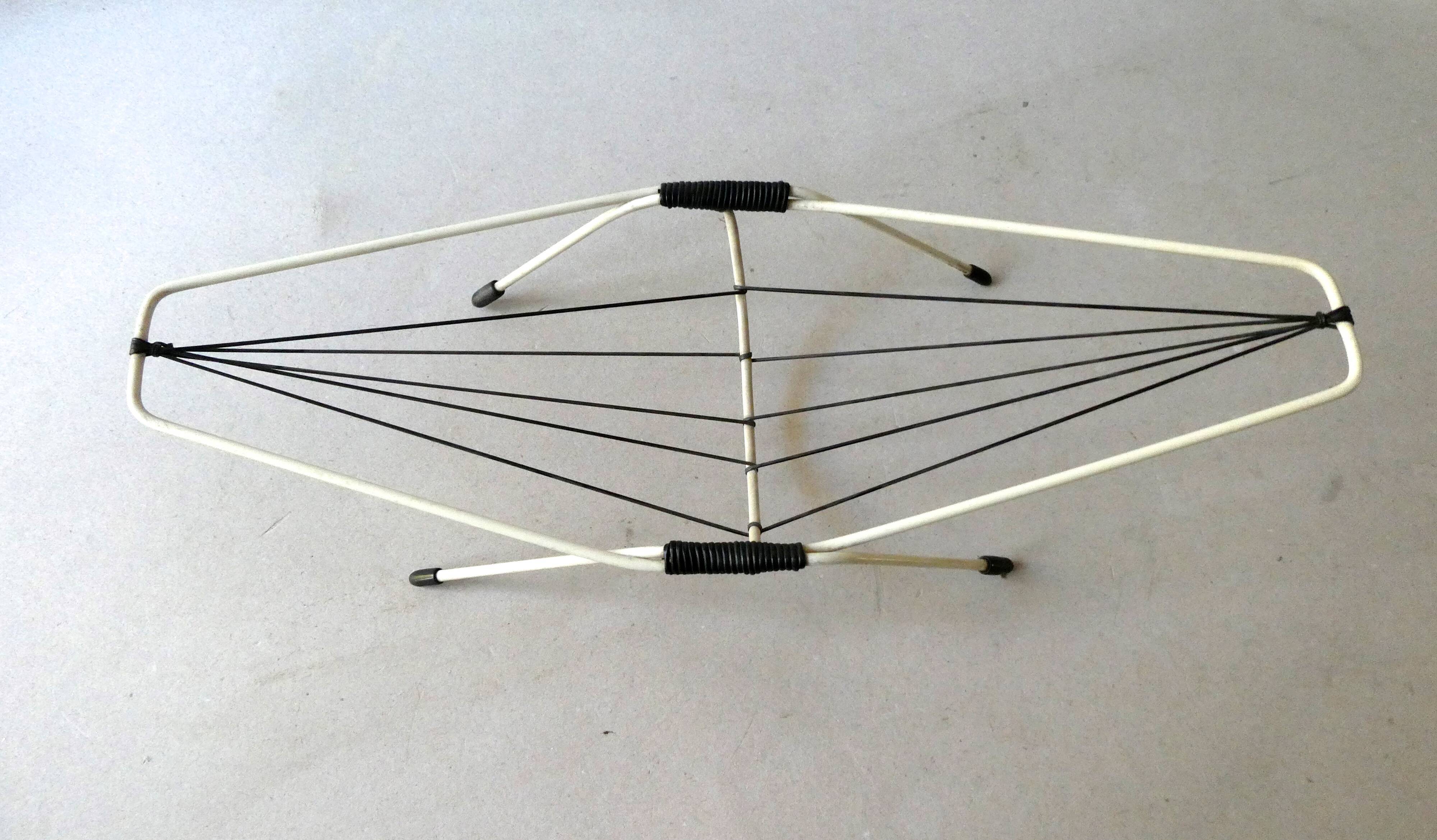 Metal fruit basket and scoubidou from the 50s