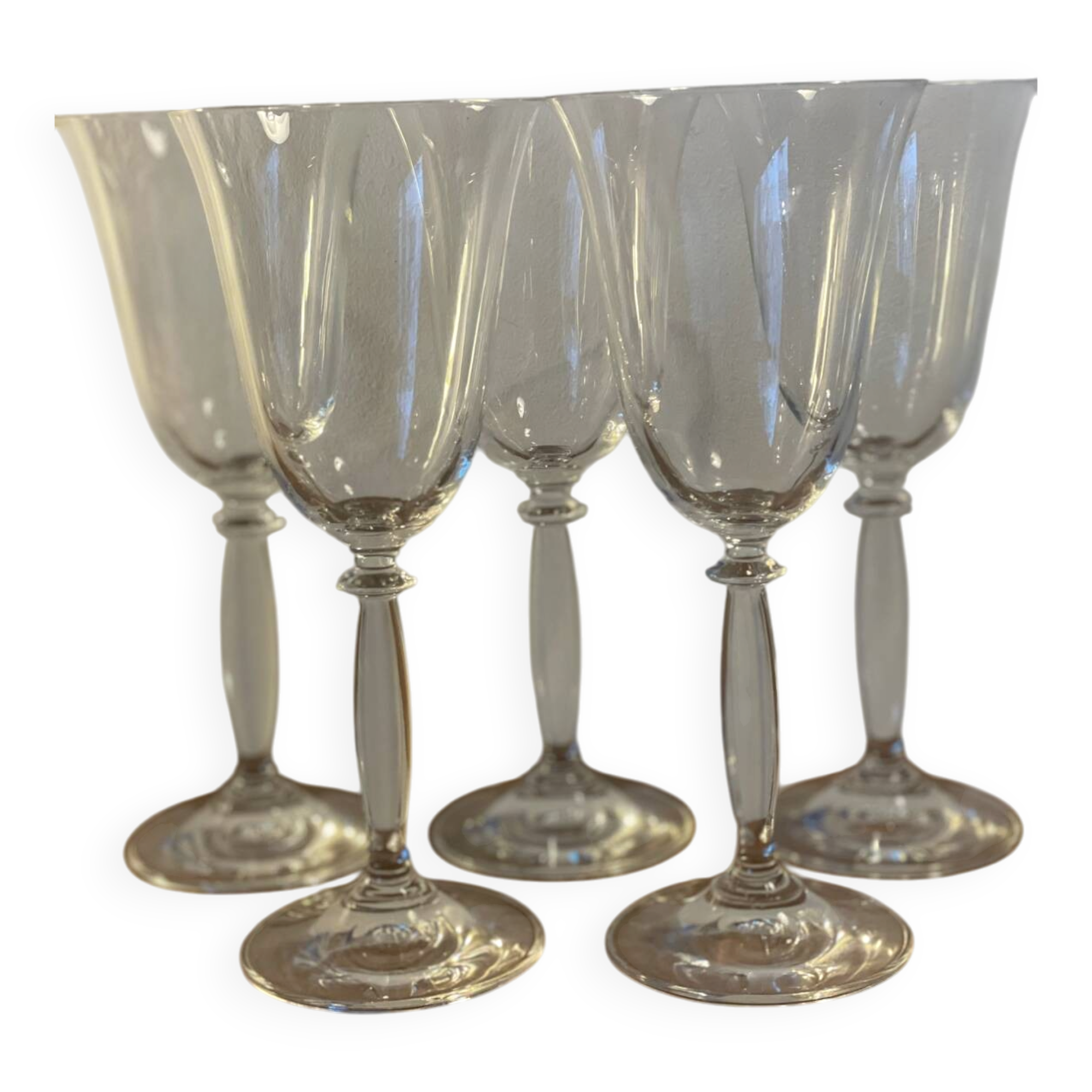 5 large tulip-shaped crystal glasses for wine or water.