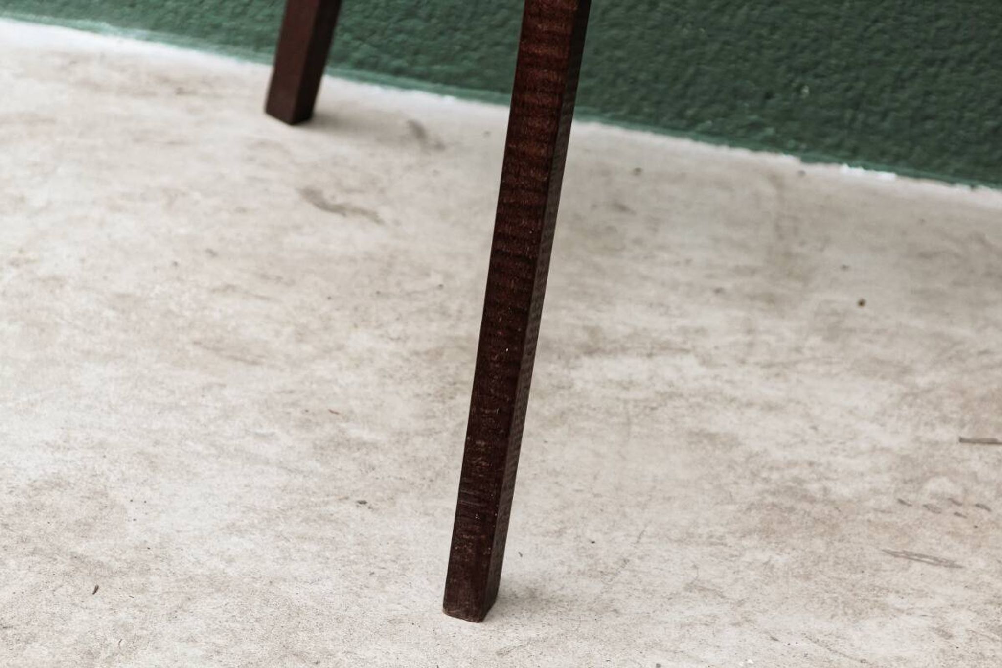 Modernist tripod chair
