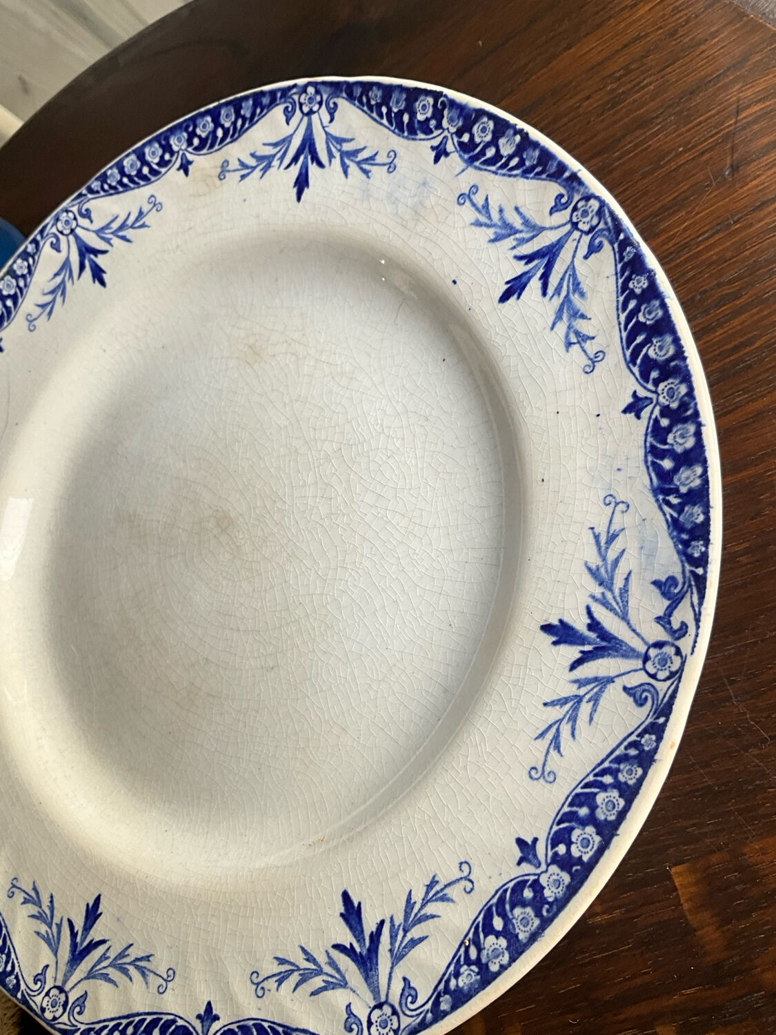 2 cake plates 'iron earth'