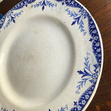 2 cake plates 'iron earth'