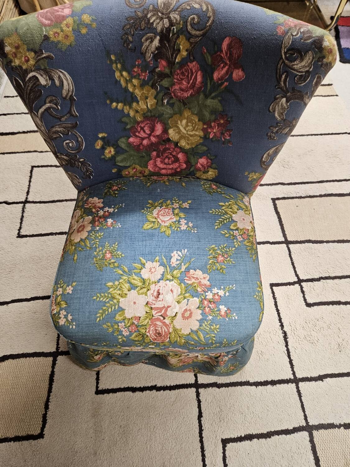 Fauteuil coktail en tissu fleuri, 1960