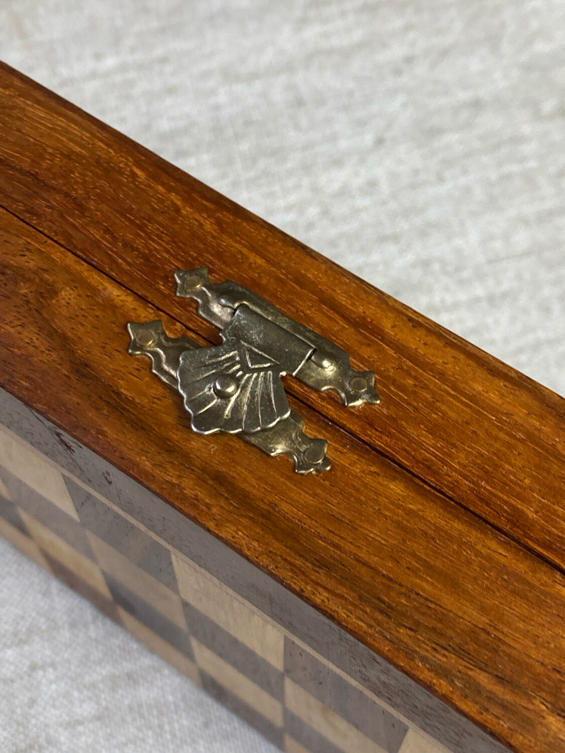 Travel chess set, in marquetry, magnetic pieces