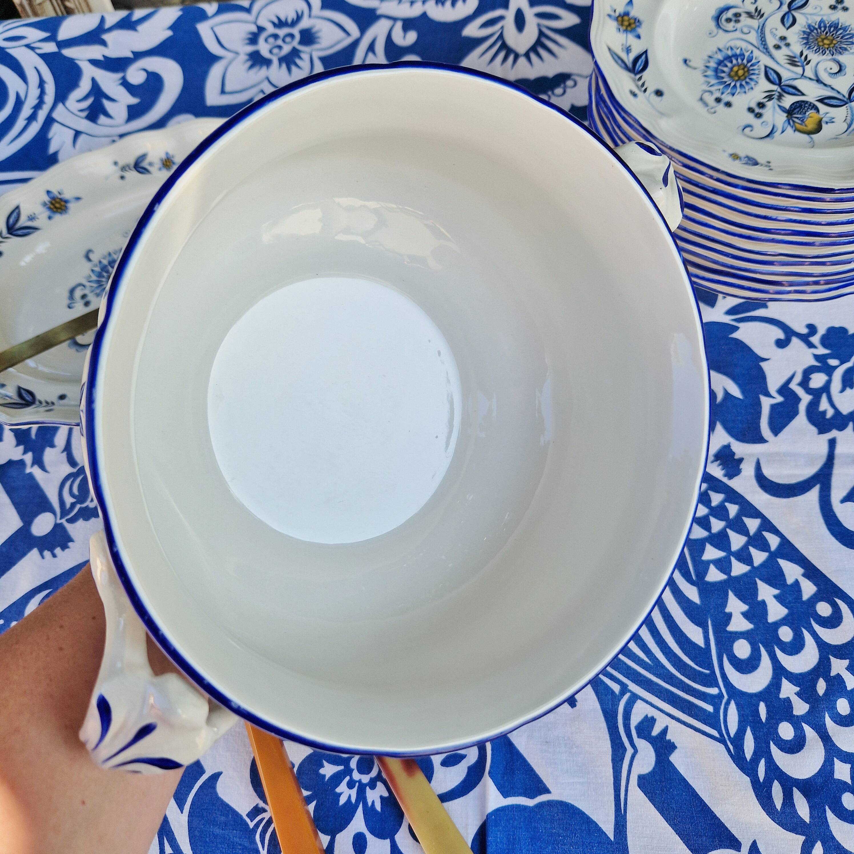 Saladier rond creux vintage KG Lunéville liseré bleu et decor de fleurs bleues et jaunes
