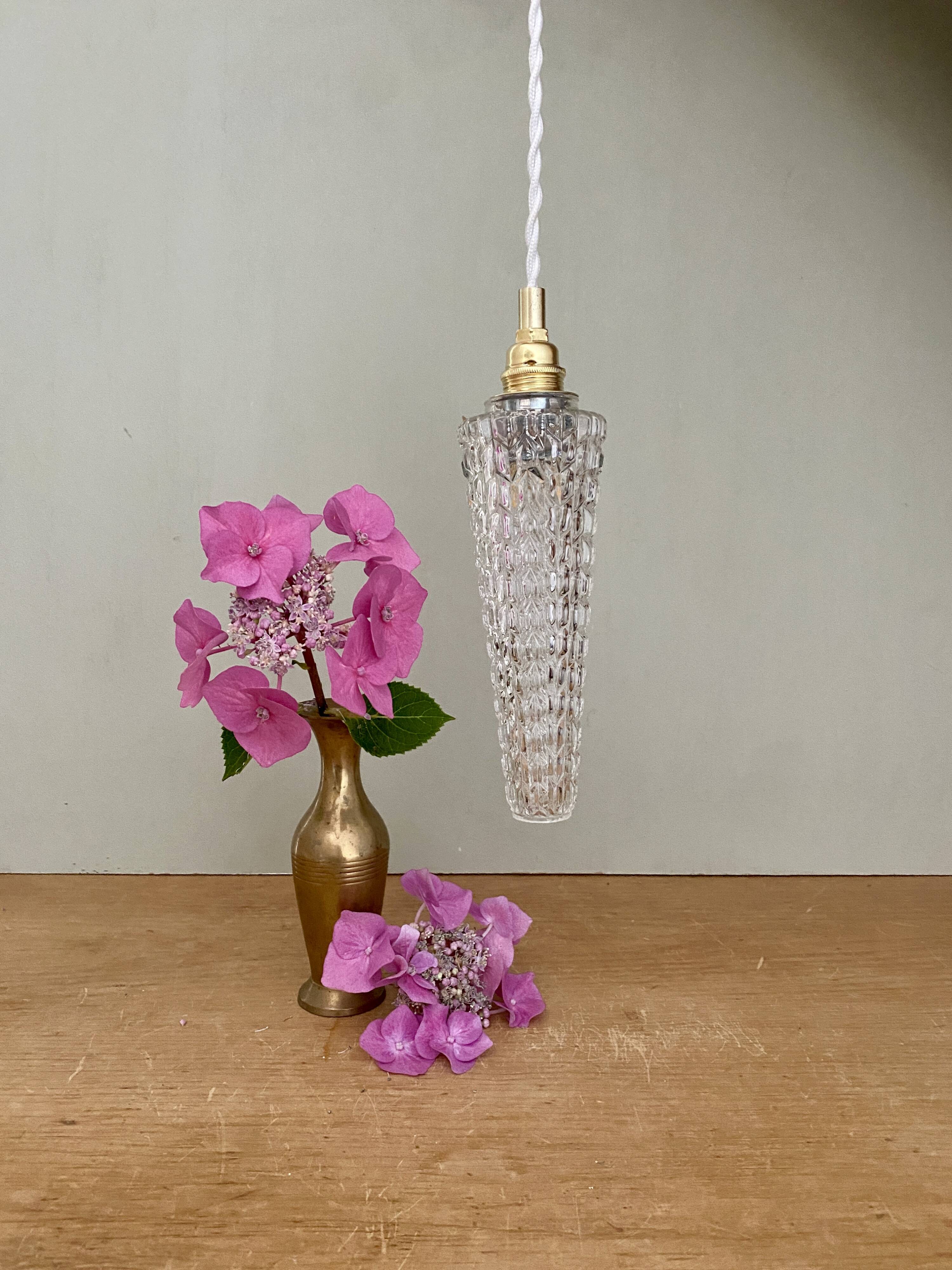 Suspension tulipe vintage en verre moulé
