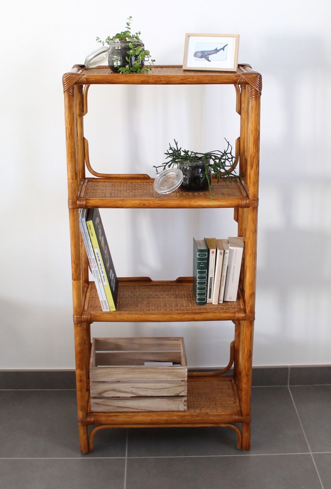Shelf in rattan
