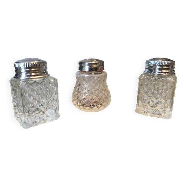 3 salières