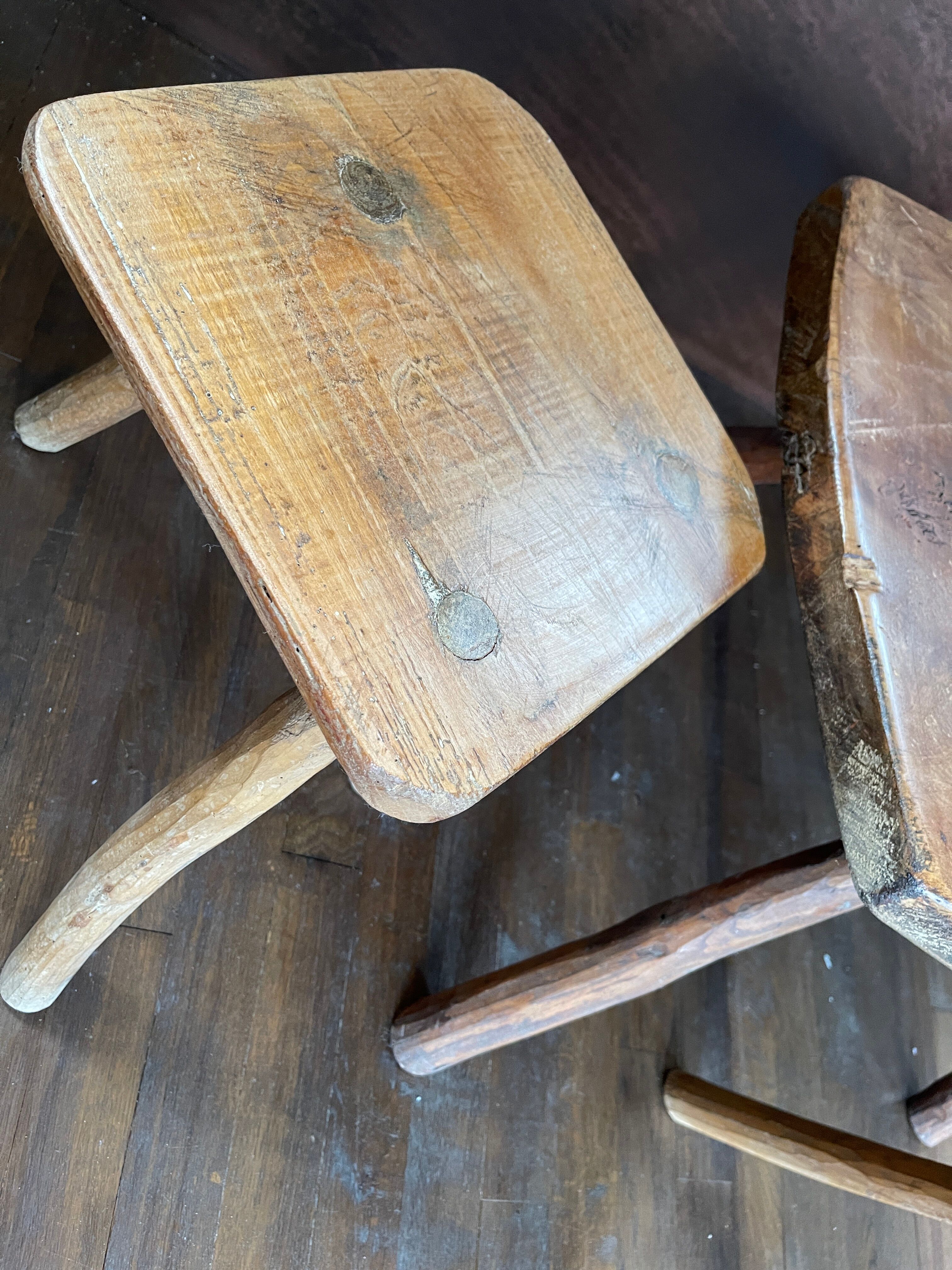 Ensemble table basse et tabourets brutaliste campagne