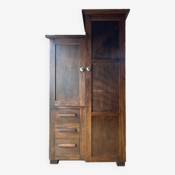 Armoire parisienne asymétrique