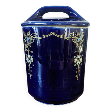 Earthenware pot