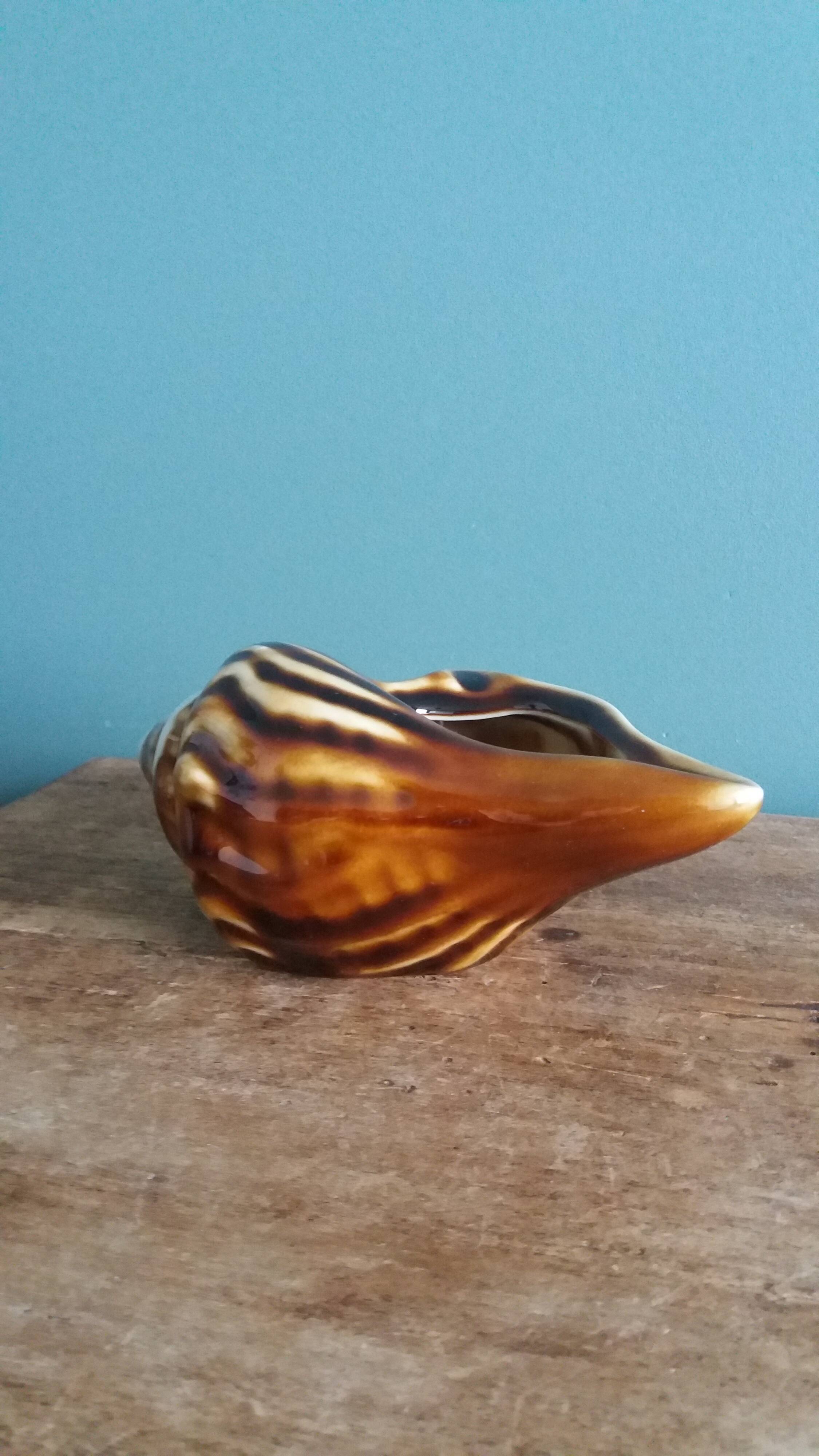 Ceramic shell ashtray