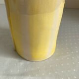 Vase en grès jaune