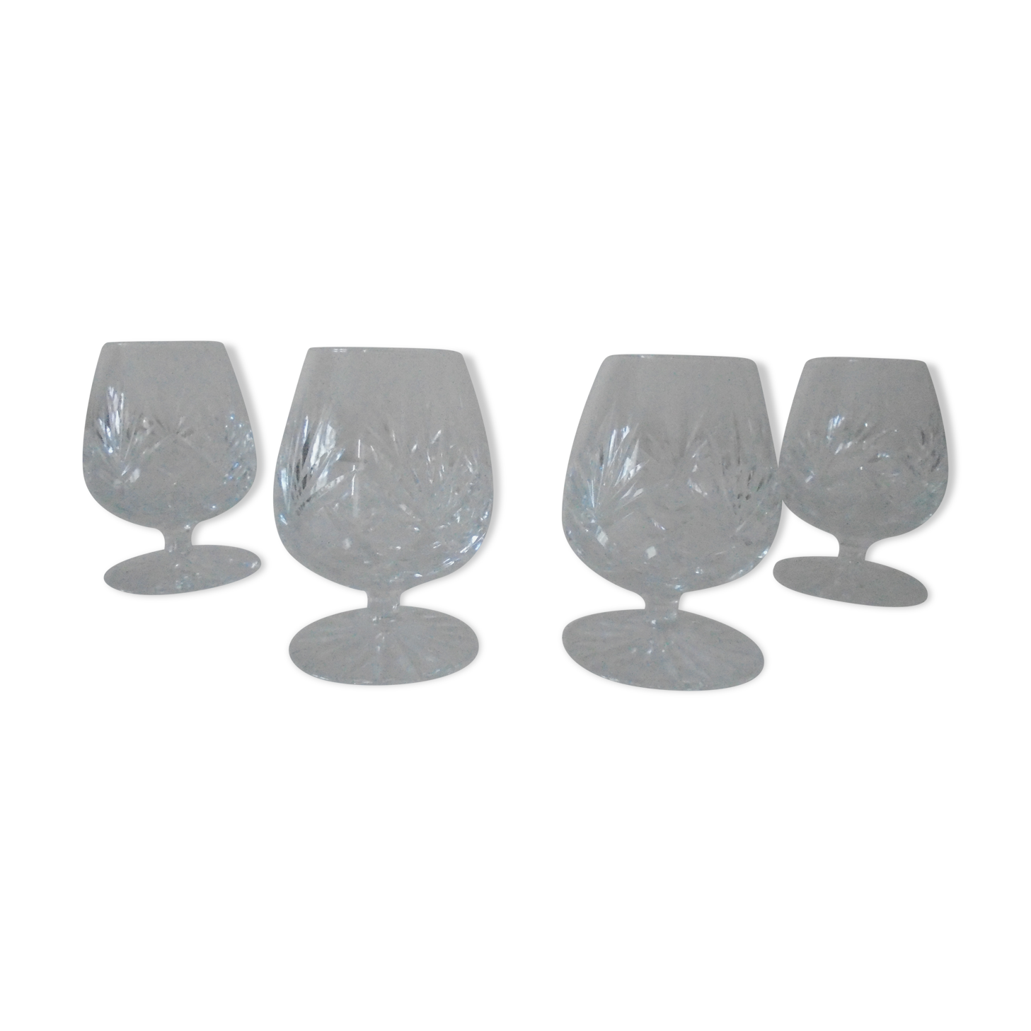 Lot 4 glasses of cognac in chiseled crystal