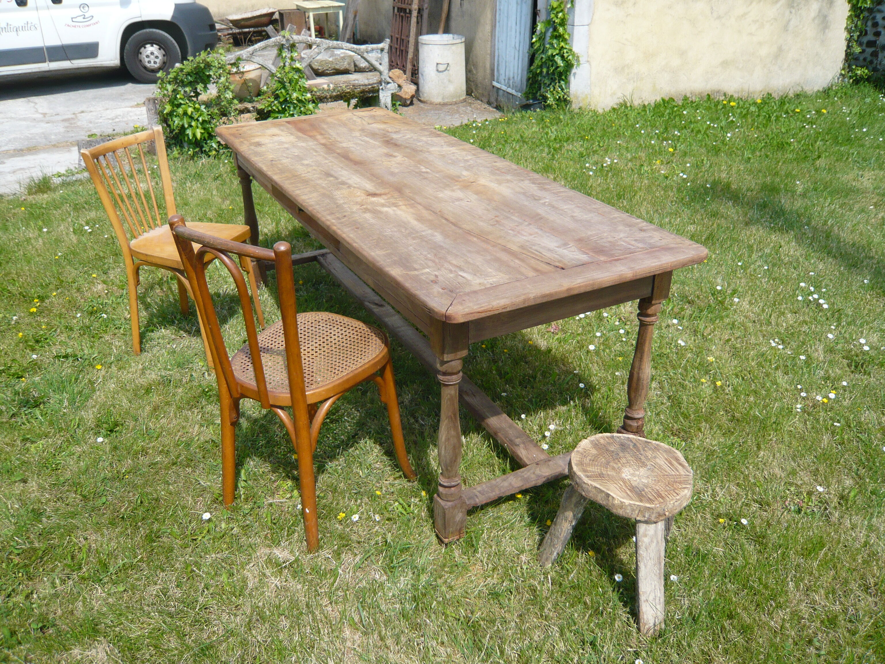 Farm table