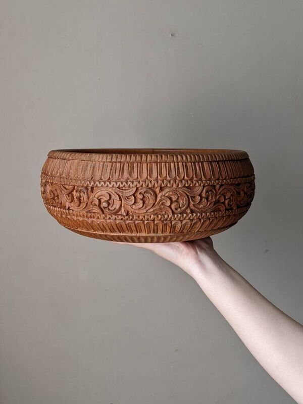 Coupe en bois sculpté fabrication artisanale décoration ethnique tribal