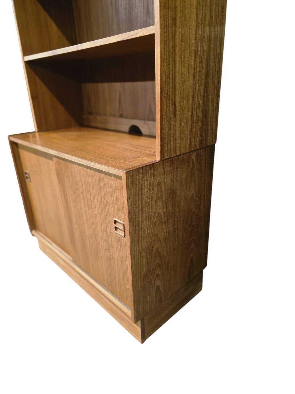 Vintage wooden shelf/bookcase/display cabinet