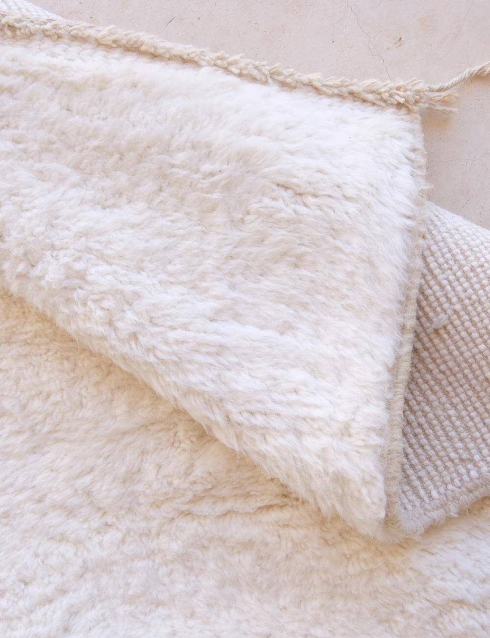 Modern Plain White Rug - 448 x 314 cm