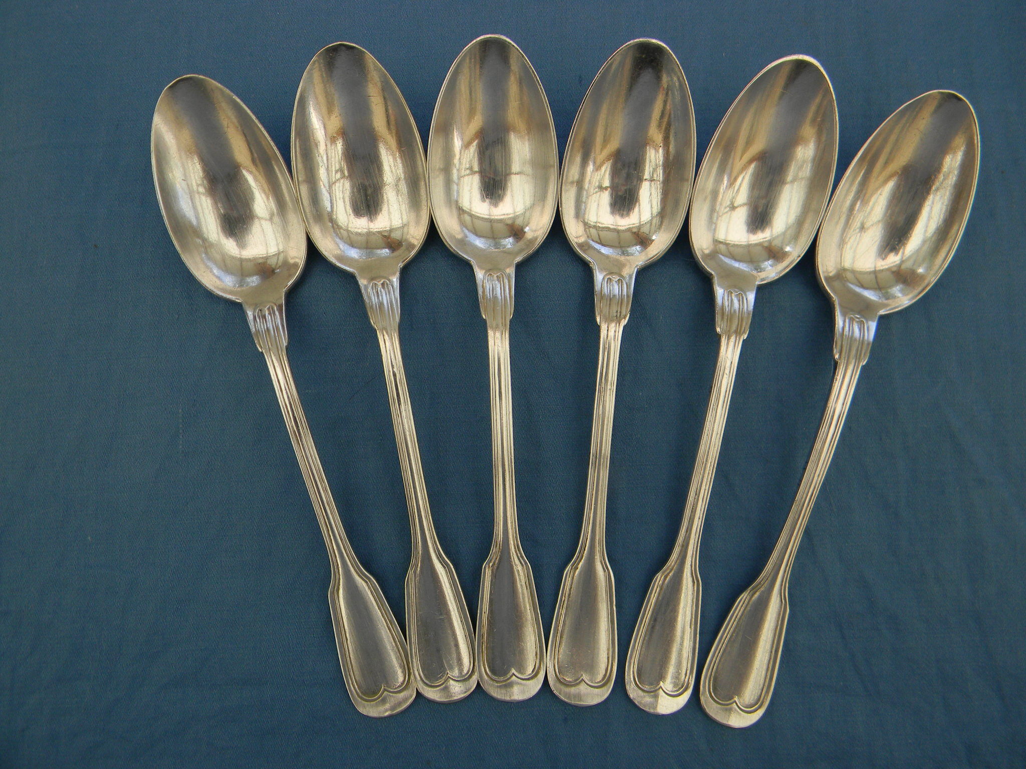Set of 6 teaspoons in silver metal.