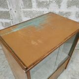 Former cash vitrine store counter