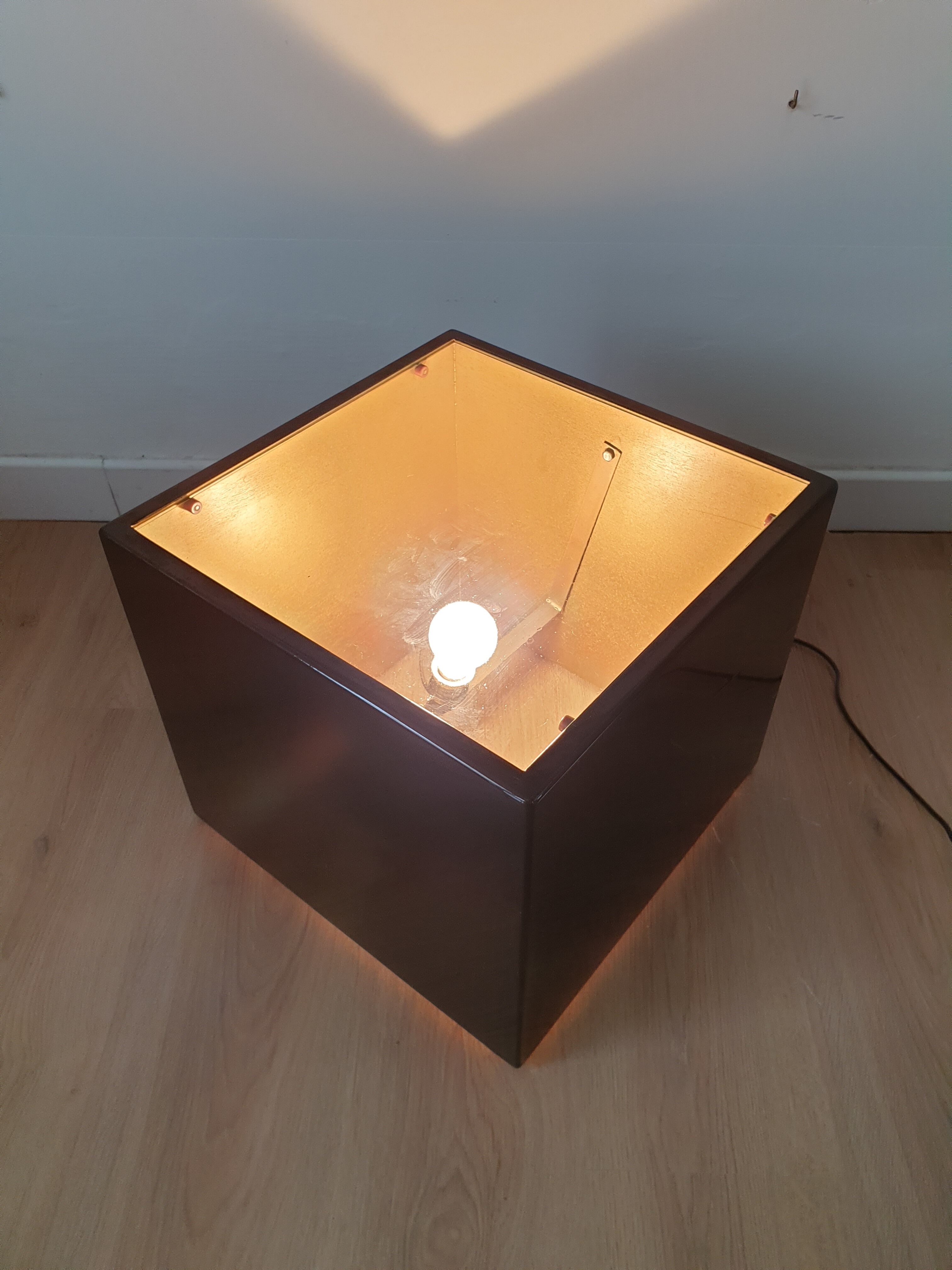 Cube floor lamp
