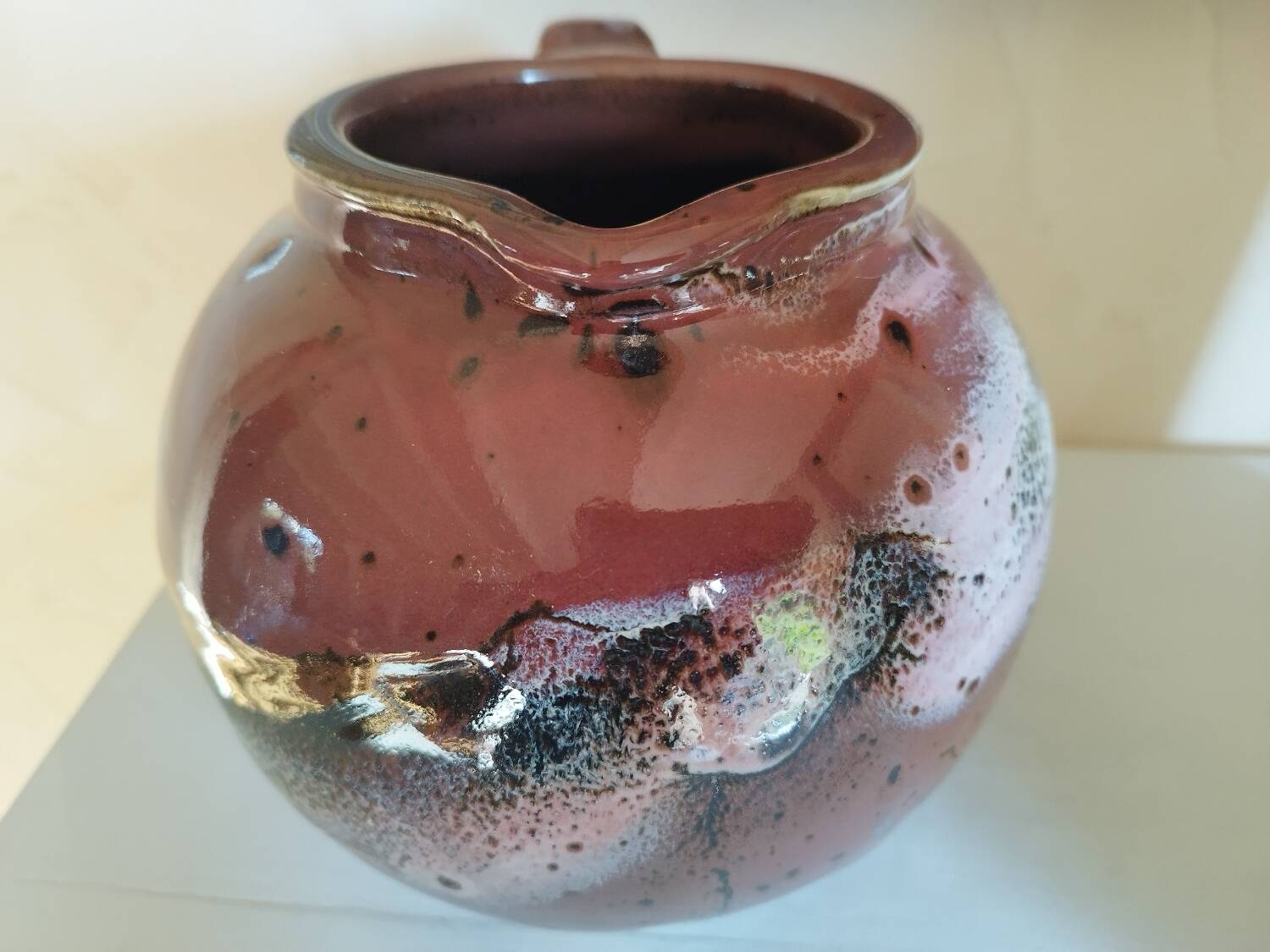 Stoneware pitcher by Matthieu Liévois in shades of red