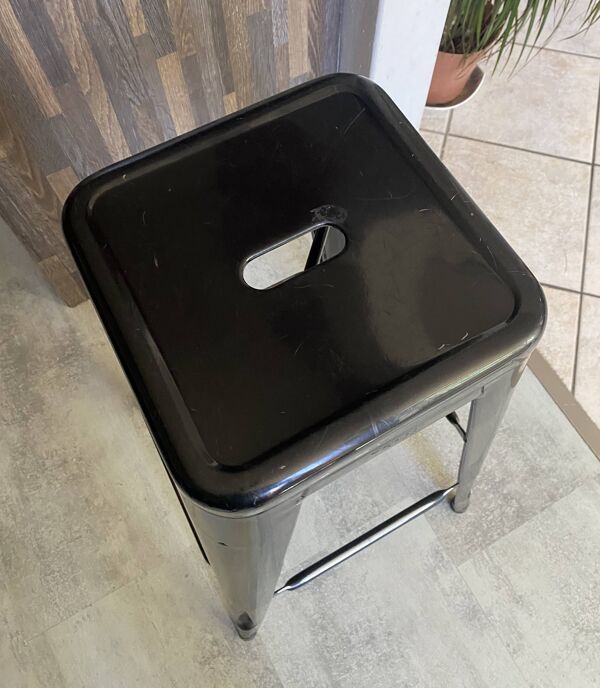 Tabouret haut de bar industriel tolix h75 empilables noir
