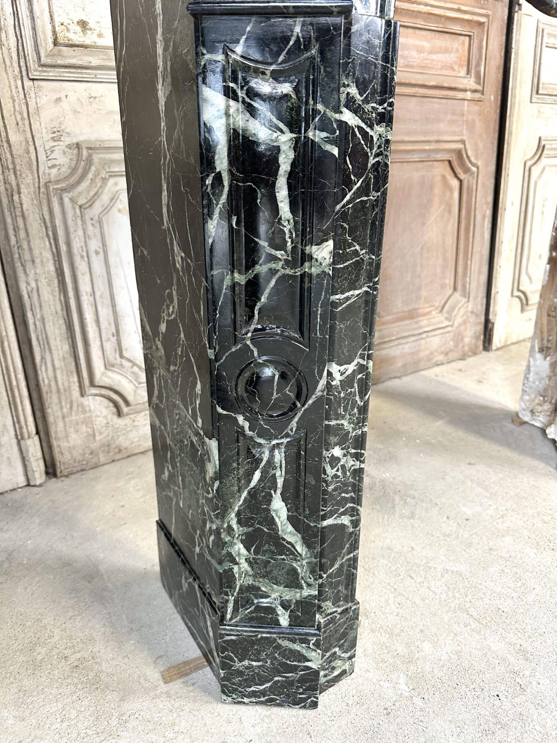 Cheminée de style Louis XV en marbre vert des Alpes circa 1900