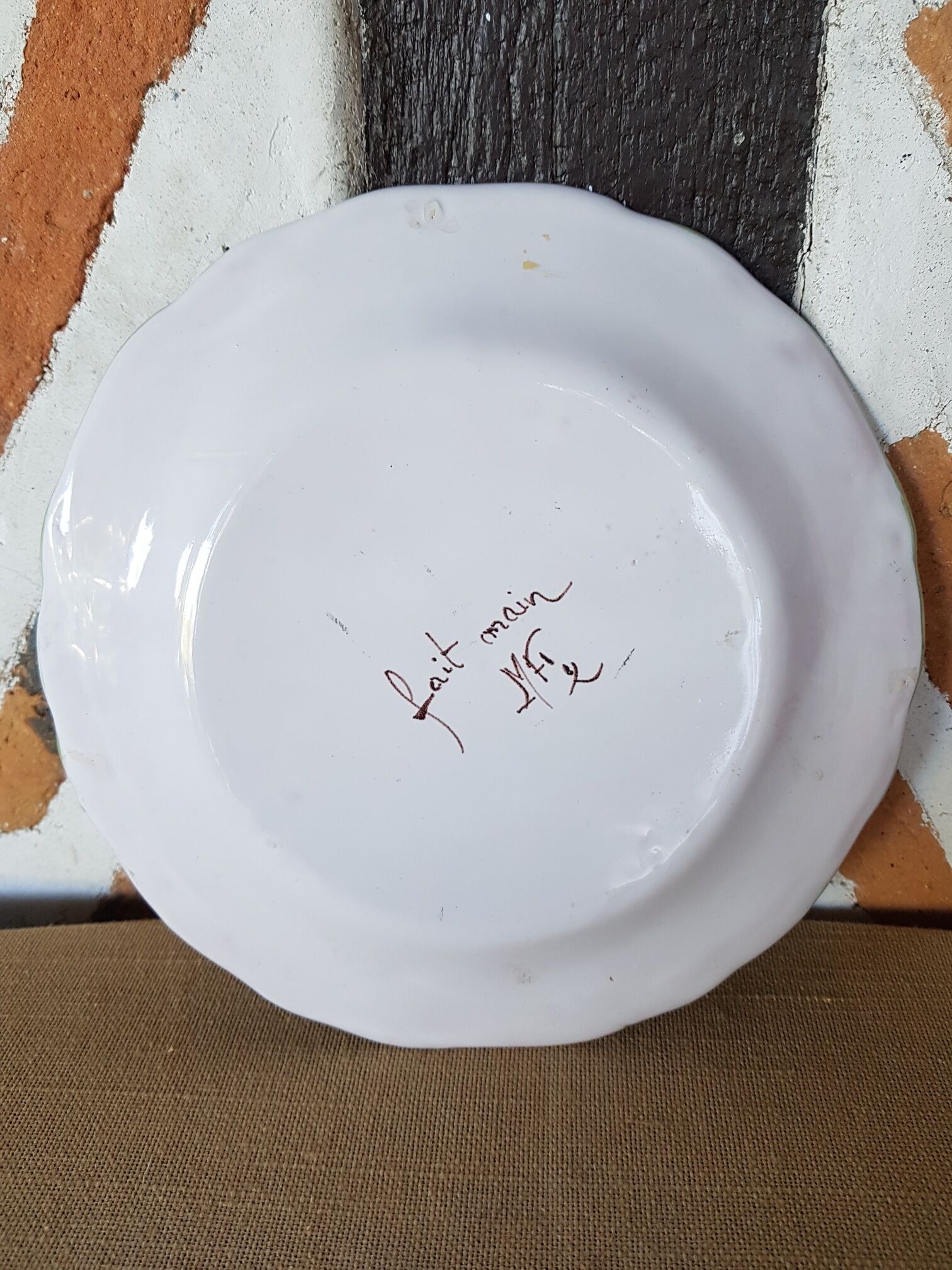 Earthenware plate decoration flowers