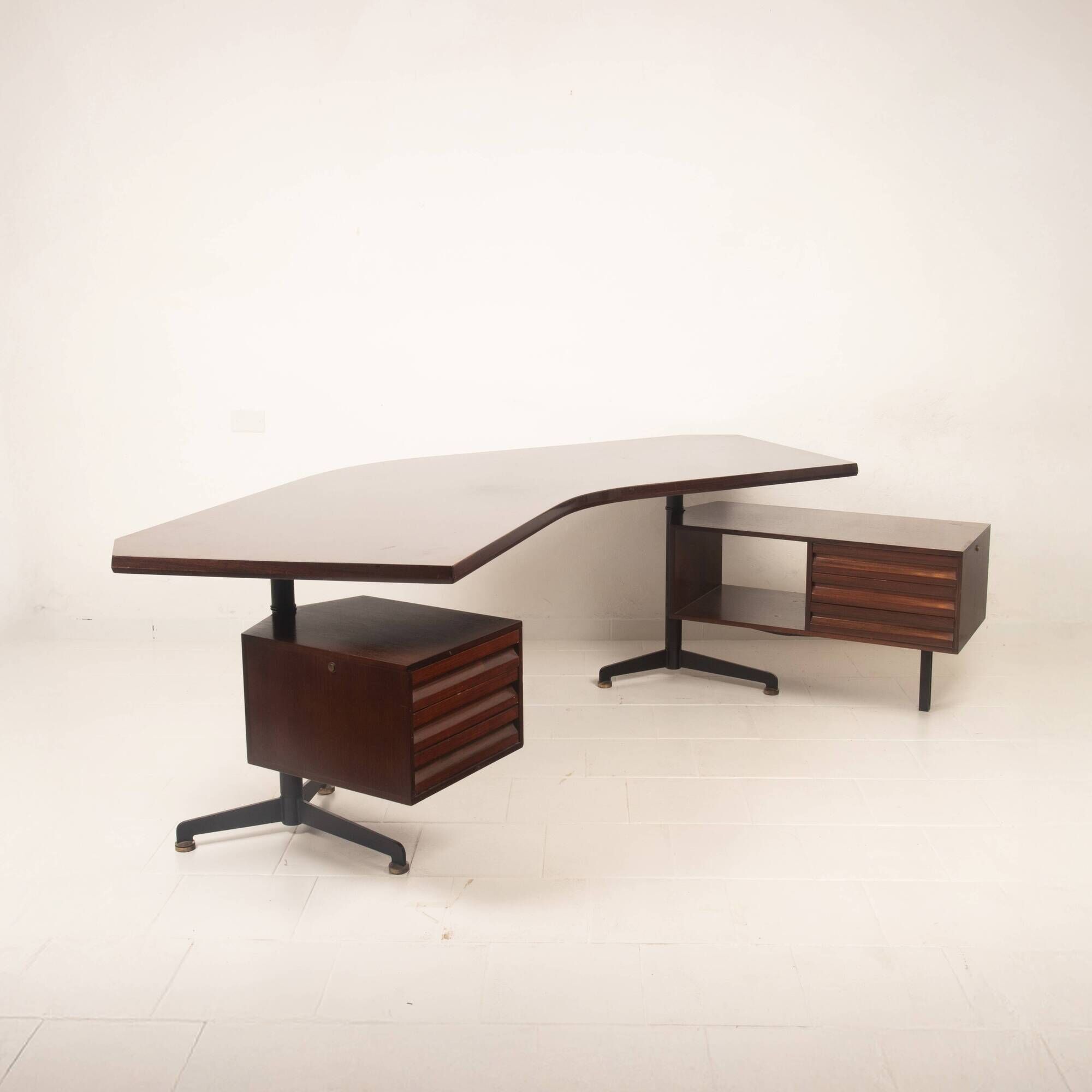 T96 Rosewood Boomerang Desk by Osvaldo Borsani for Tecno, First Edition, 1950