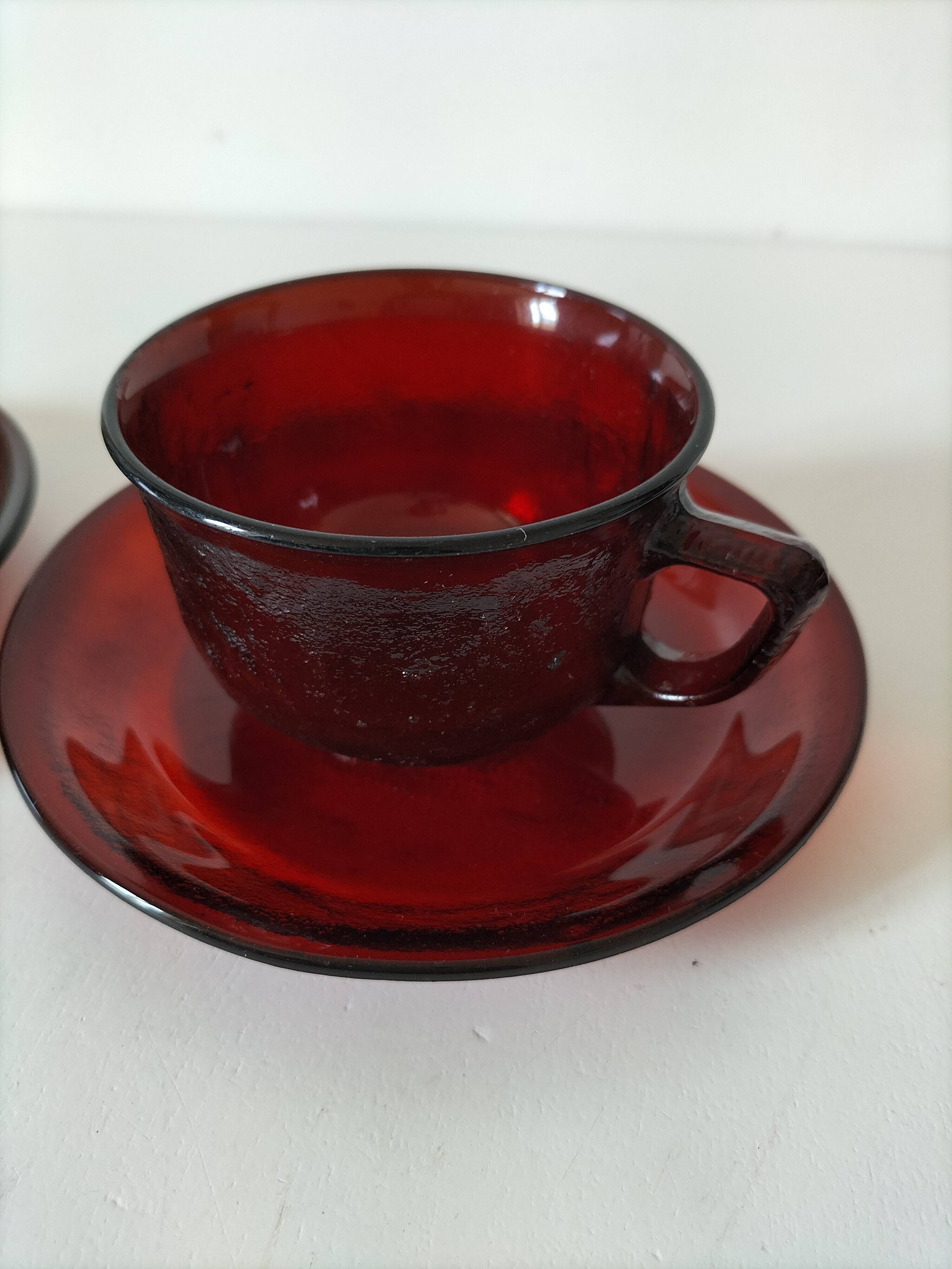 Set of cups and saucers Arcoroc Sierra ruby – 1970s