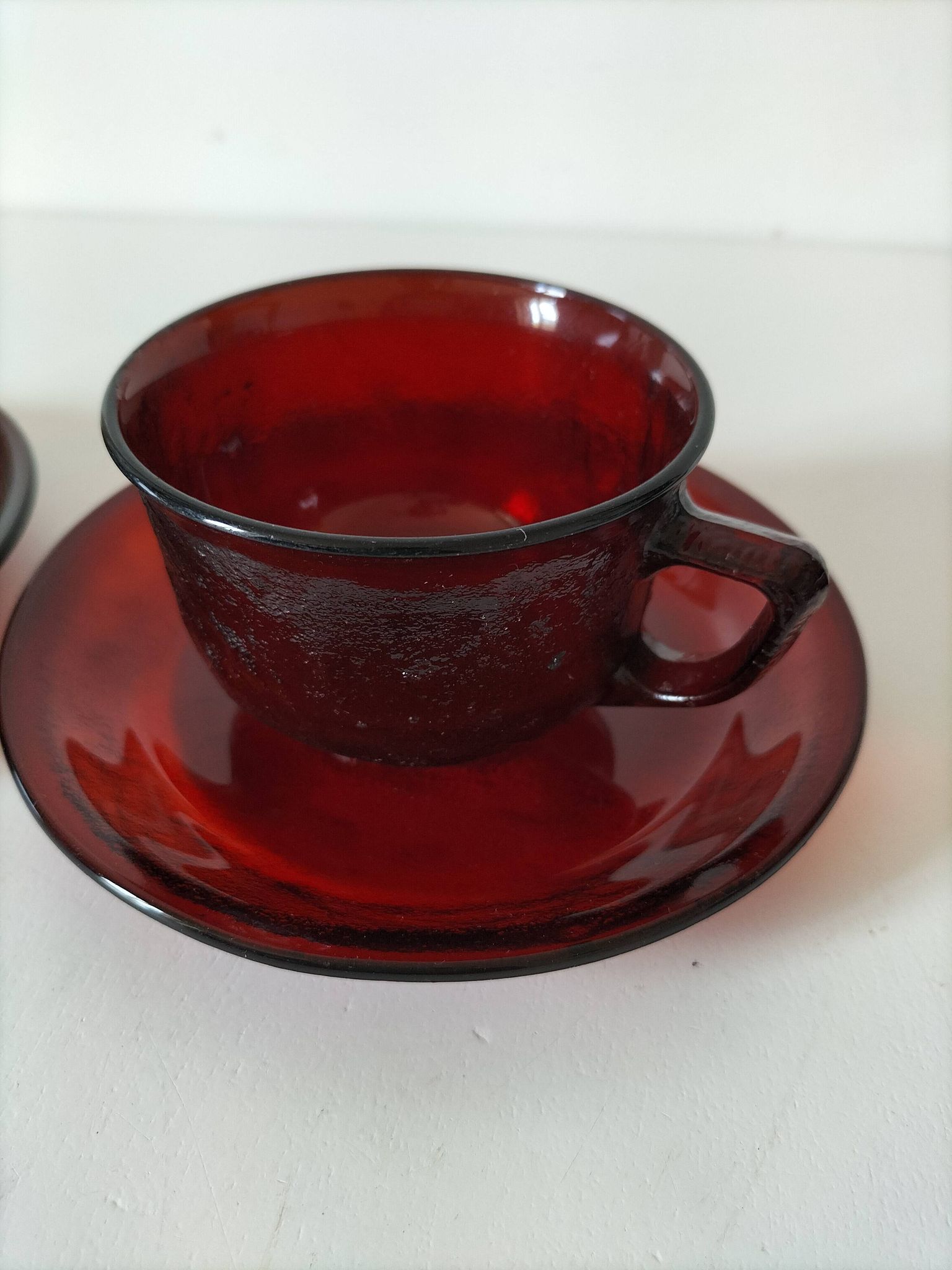 Set of cups and saucers Arcoroc Sierra ruby – 1970s