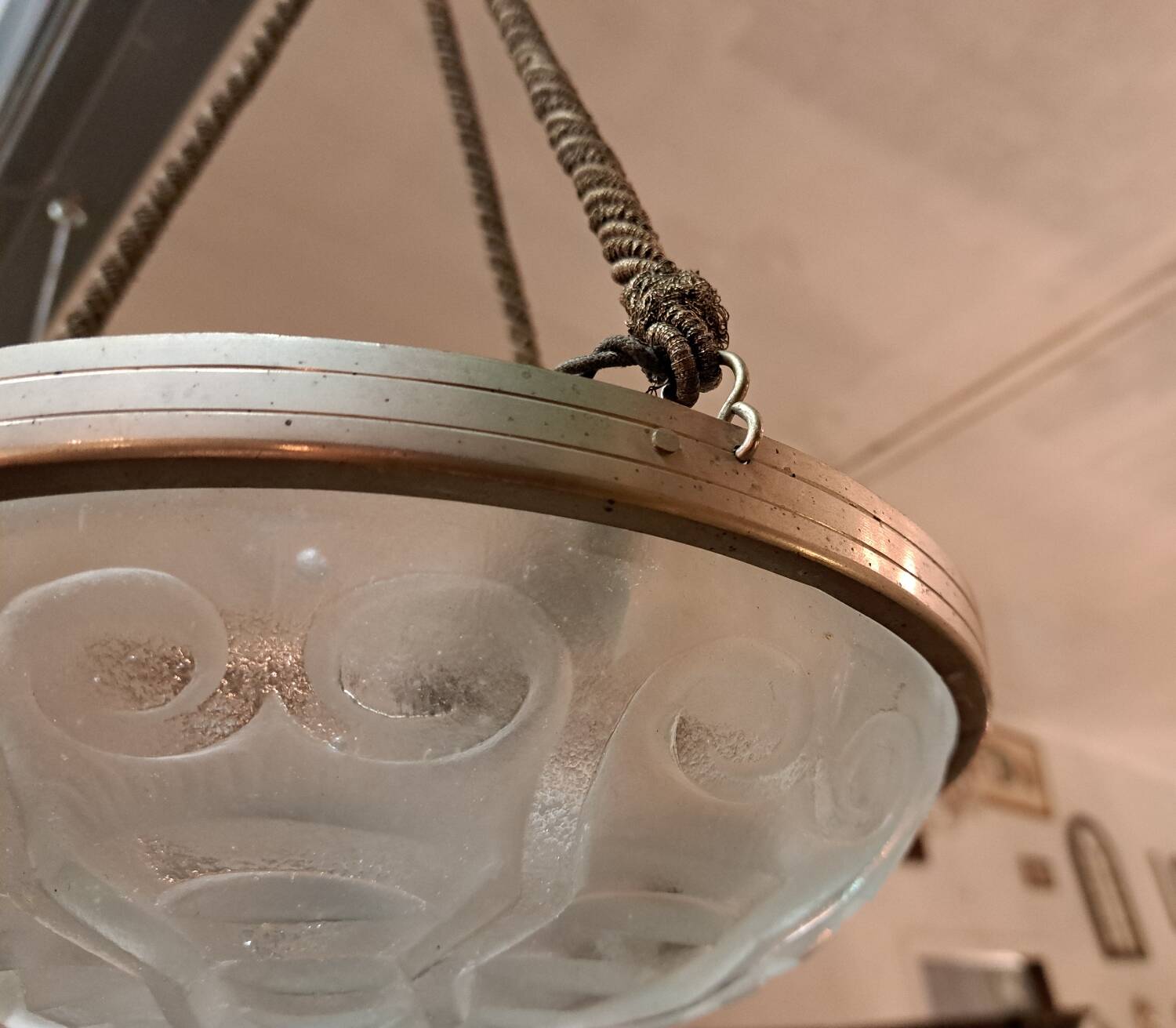 Molded glass basin pendant light